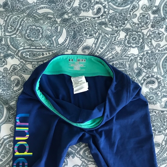 Youth Medium Cropped tights. - Picture 3 of 3